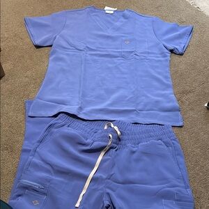 Luuna scrubs